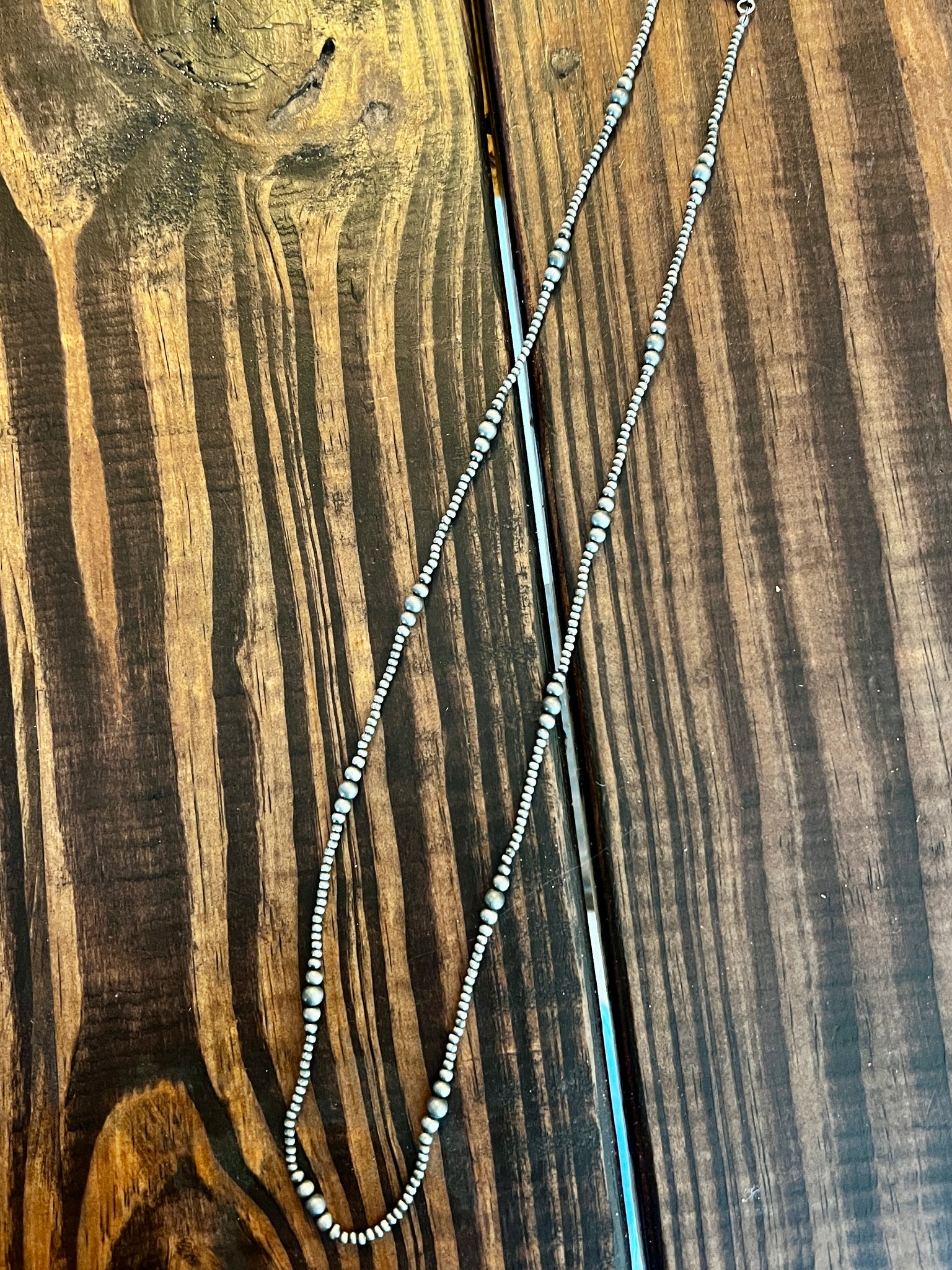 SINGLE STRAND GRADUATED BEAD NECKLACE