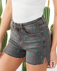 JUDY BLUE CACTUS EMBROIDERED SHORT