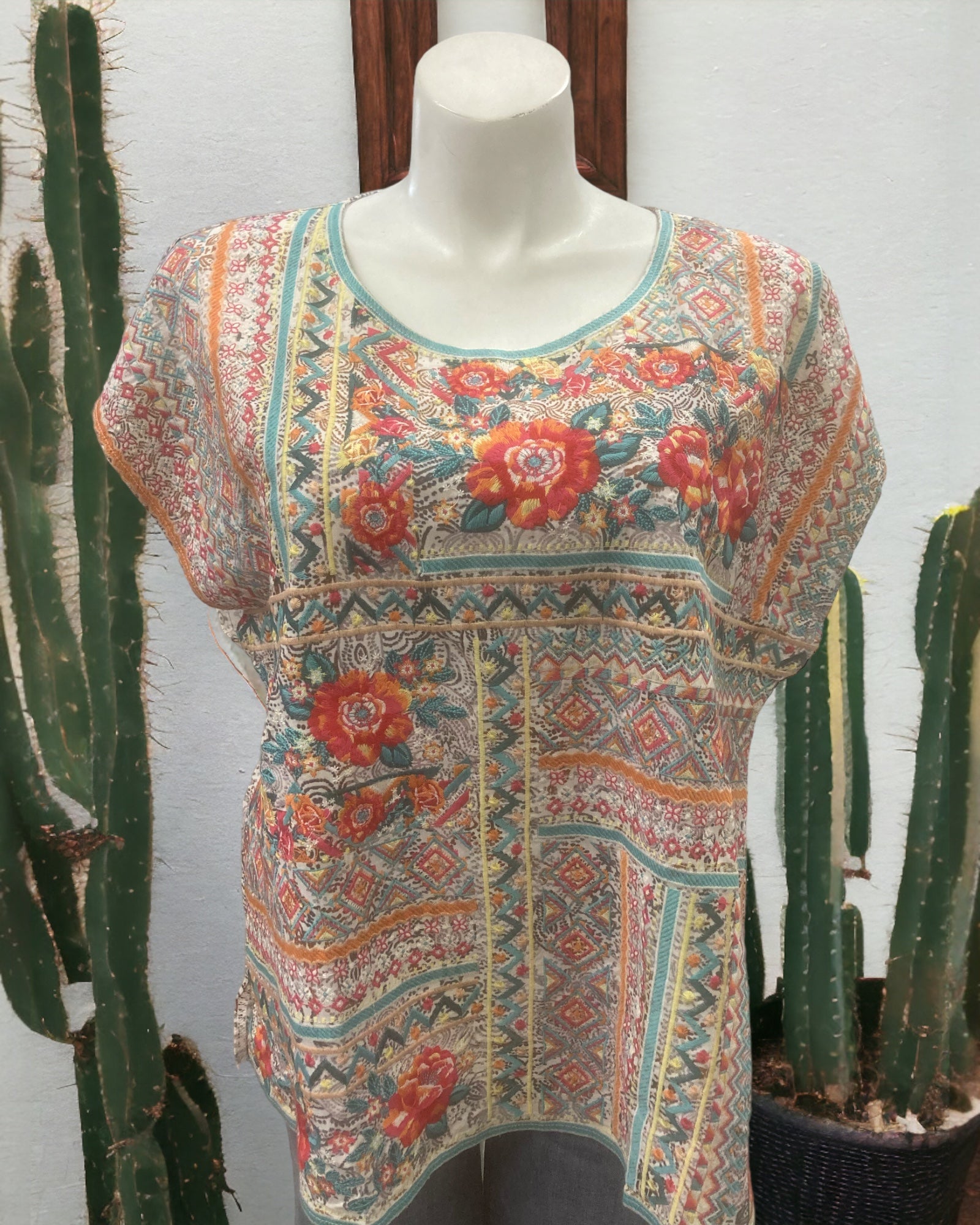 LOLA EMBROIDERED SAVANNA JANE TOP