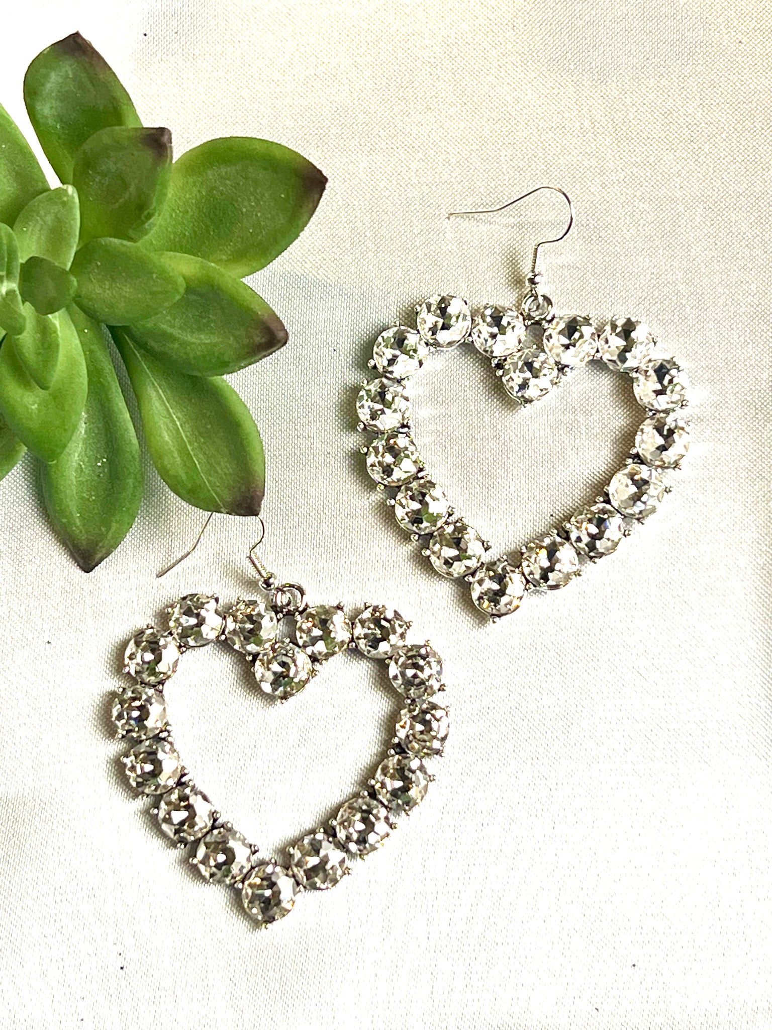 CLEAR HEART EARRINGS