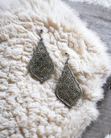 CALLIE DANGLE EARRINGS