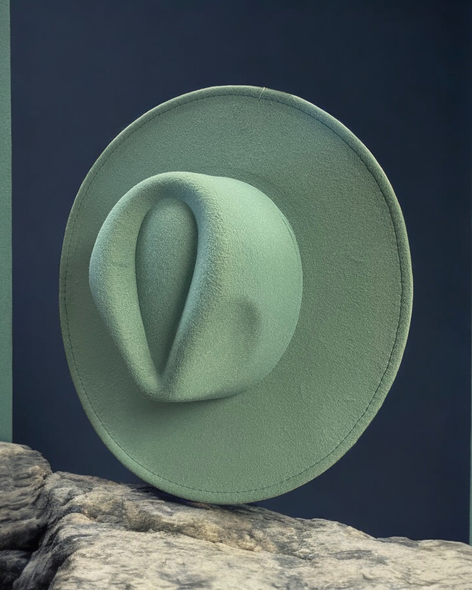 LIGHT TURQUOISE FELT HAT