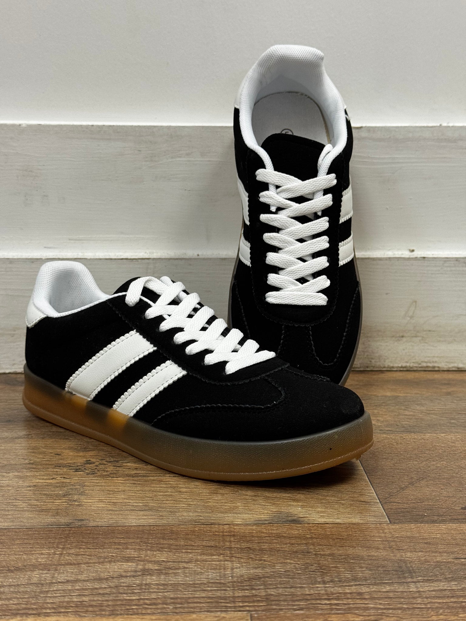 BLACK AND WHITE SNEAKERS