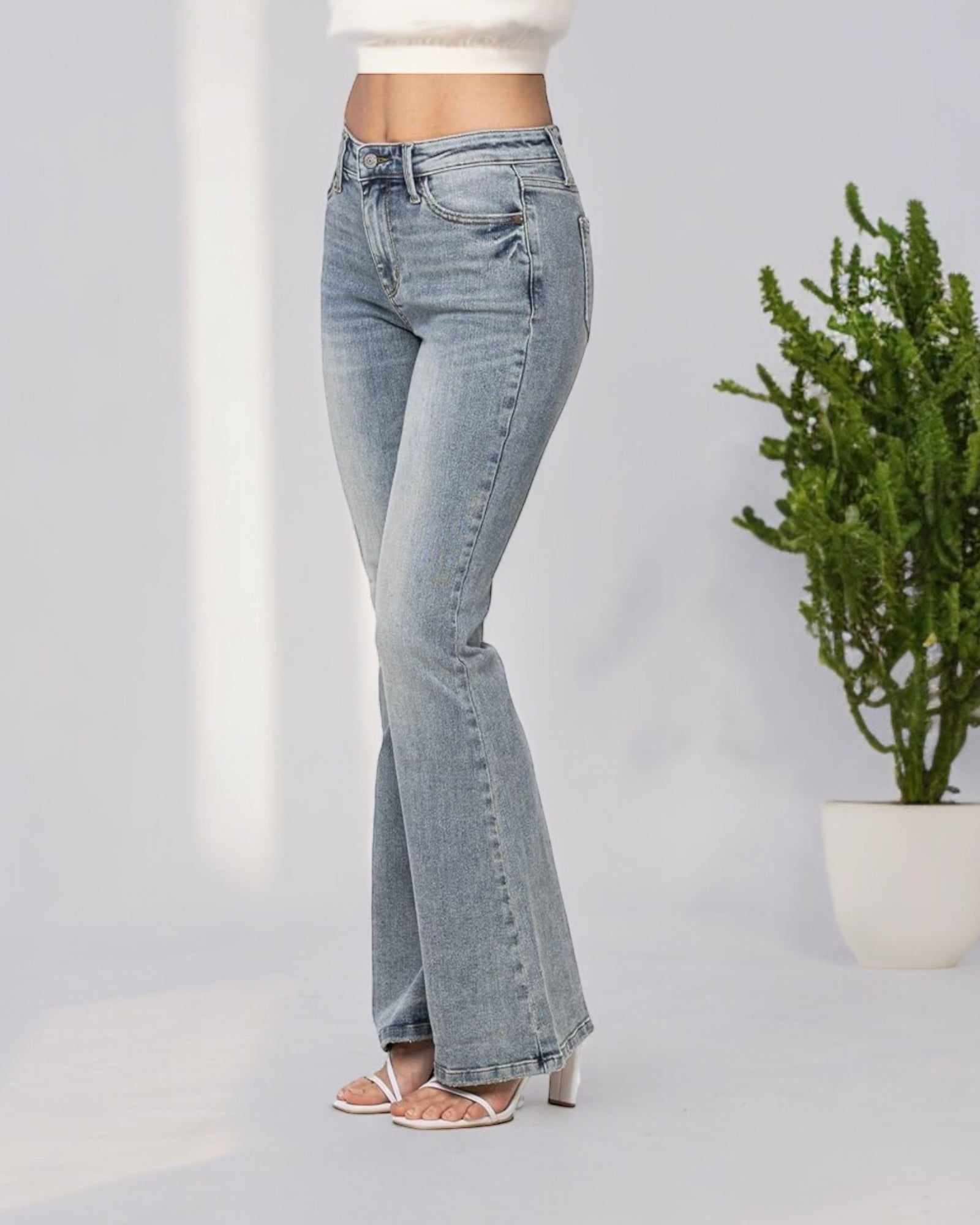 MID RISE JUDY BLUE PIN TACK FLARE