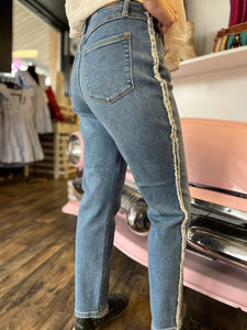 JUDY BLUE IN THE FRAY JEANS