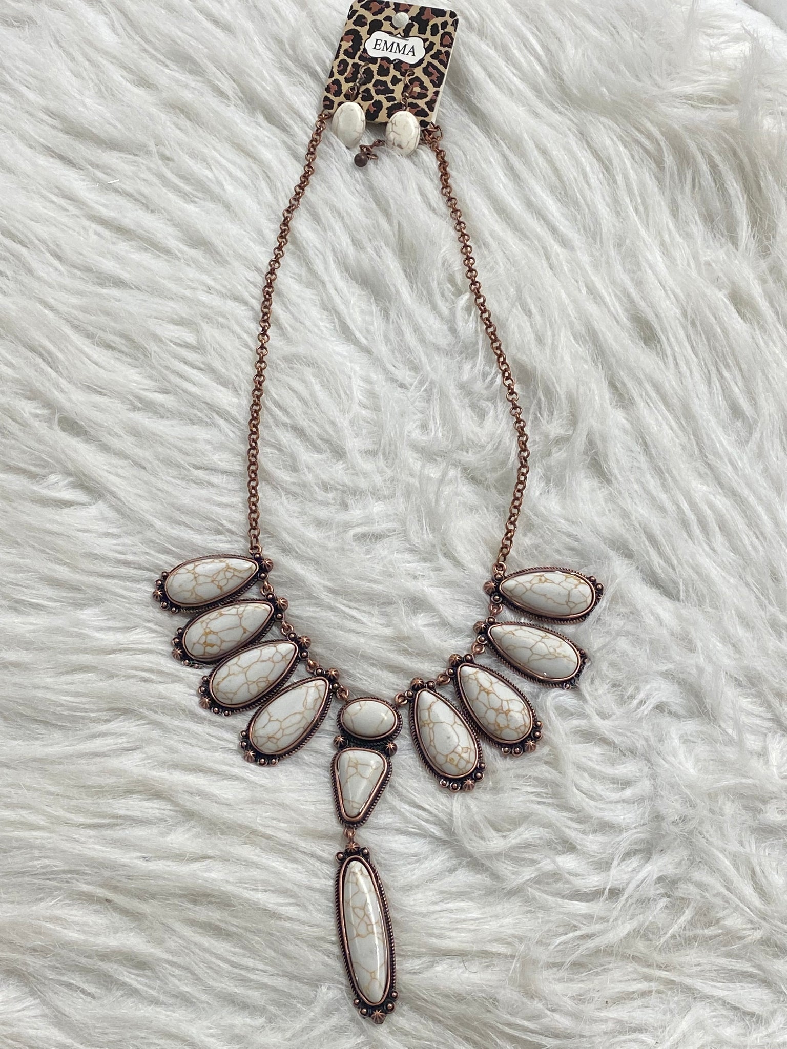 KELLI WHITE STONE NECKLACE